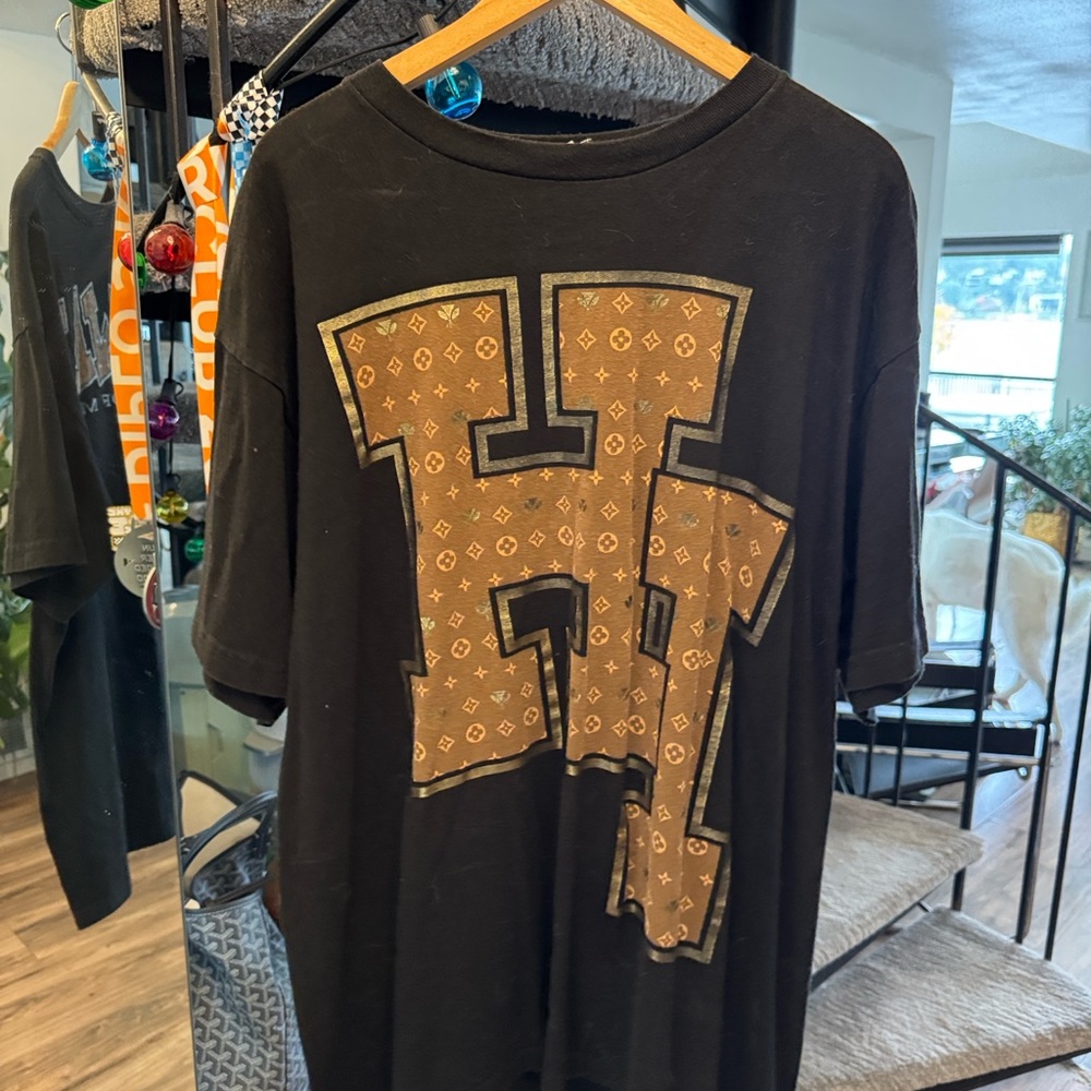 Men's Black and Brown Graphic Tee